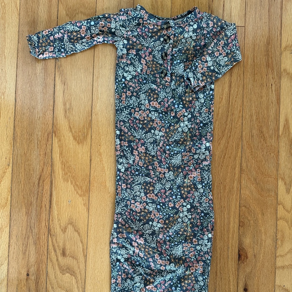 Lou Lou knotted gown (newborn) Bea Print
